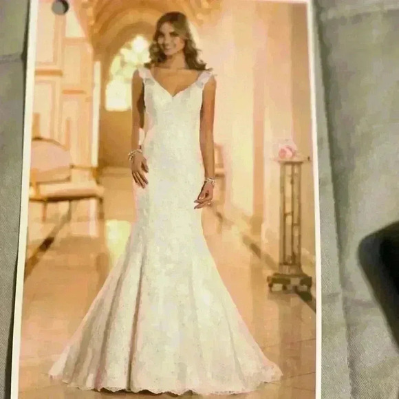 Stella York UNALTERED Lace Gown - Picture 13 of 13